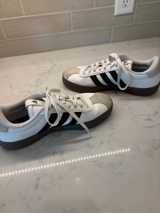 adidas White Black Gum-Trim Low-Top Sneakers - Picture 4 of 8